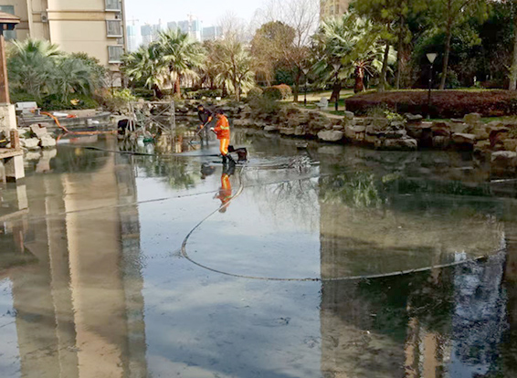 金沙景观池淤泥清理